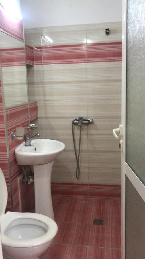 Apartament Roisin Sarande Bagian luar foto