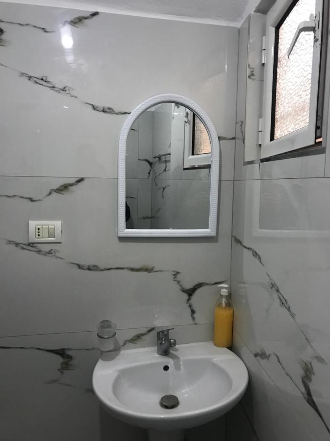 Apartament Roisin Sarande Bagian luar foto