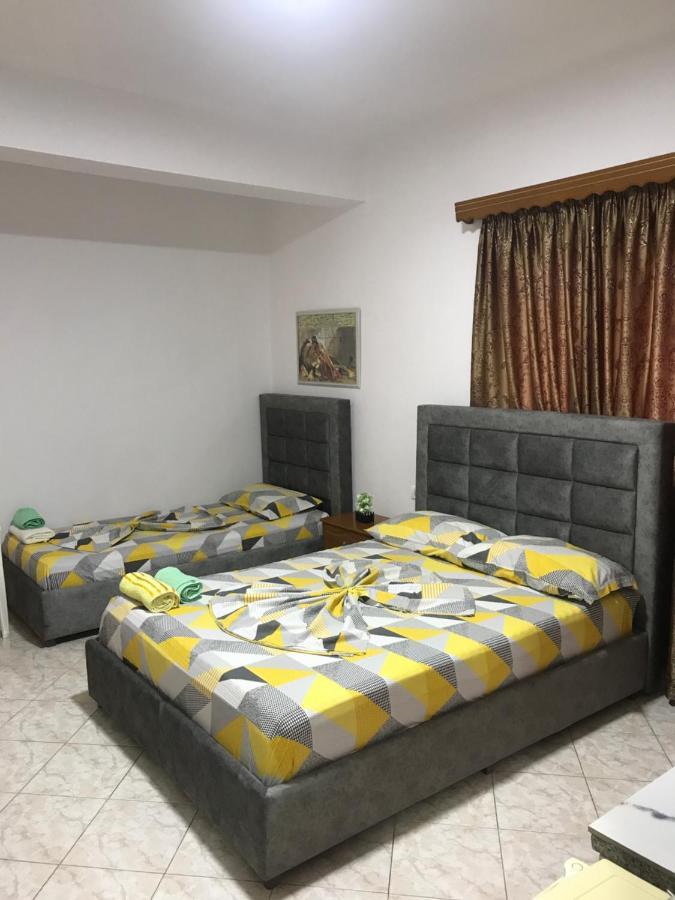 Apartament Roisin Sarande Bagian luar foto